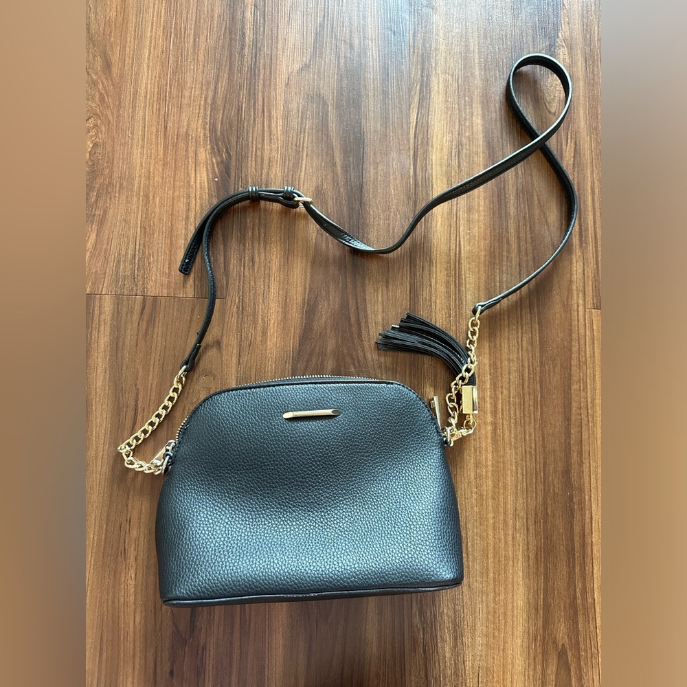 black crossbody purse